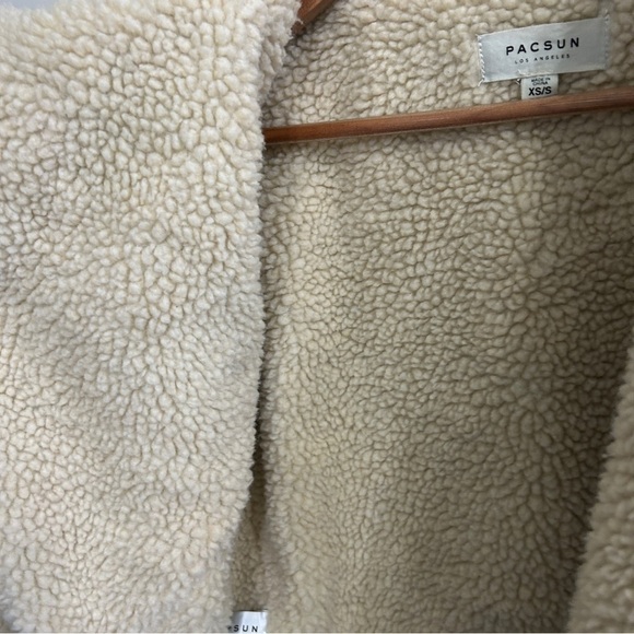 EUC Like New PacSun XS/S denim jacket with Sherpa lining and collar. Dark rinse. - Picture 6 of 14